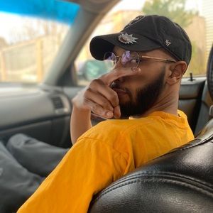 Meet your Posher, Dee